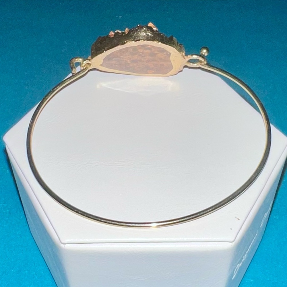 ✨ Gold-Toned Bangle bracelet EUC with faux rose/blush druzy quartz by A.New.Day - Picture 2 of 5